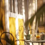 Maison D'invite Au Coeur D'un Jardin 3*