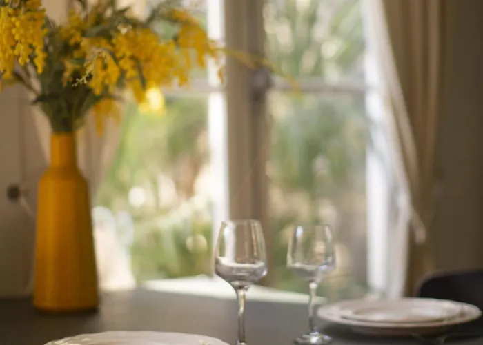 Maison D'invite Au Coeur D'un Jardin