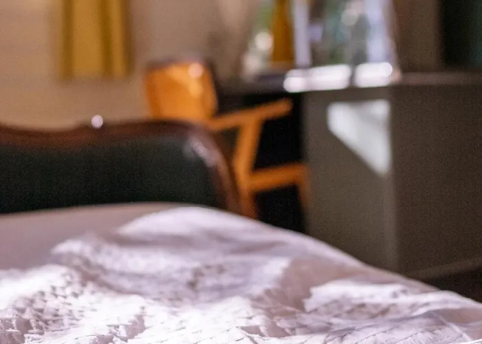 Maison D'invite Au Coeur D'un Jardin