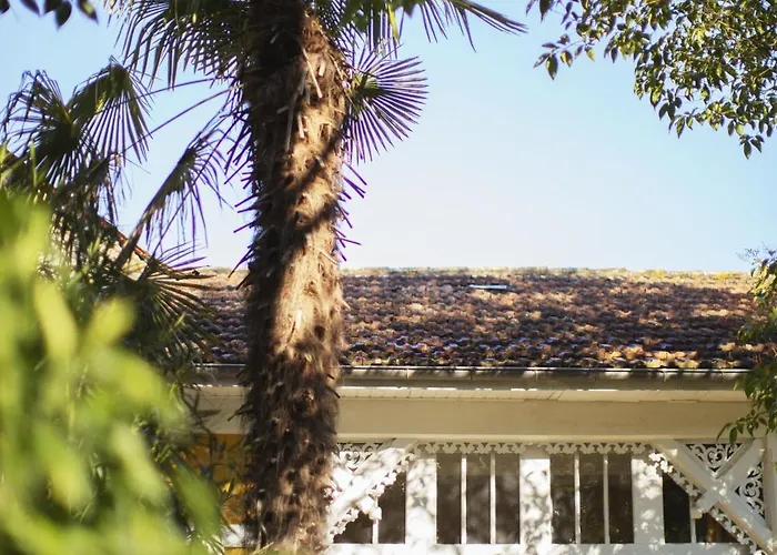 Maison D'invite Au Coeur D'un Jardin 3*