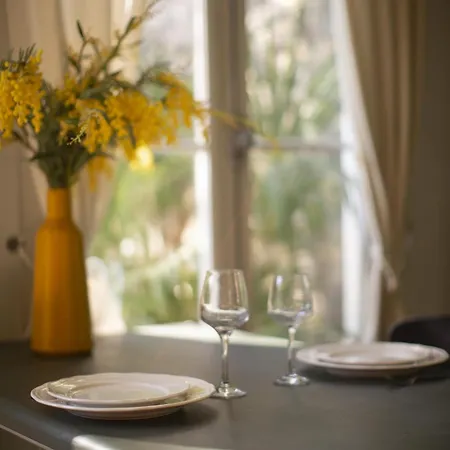 Maison D'invite Au Coeur D'un Jardin