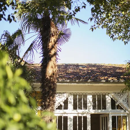 Maison D'invite Au Coeur D'un Jardin *